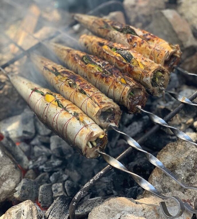 Фаршированная скумбрия на углях, в разы вкуснее, чем шашлыки