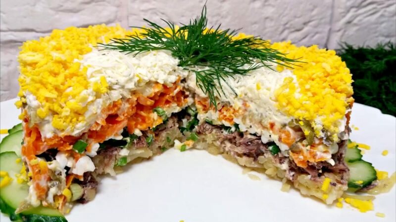 Вкусный салат со шпротами. Иллюстрация из открытых источников